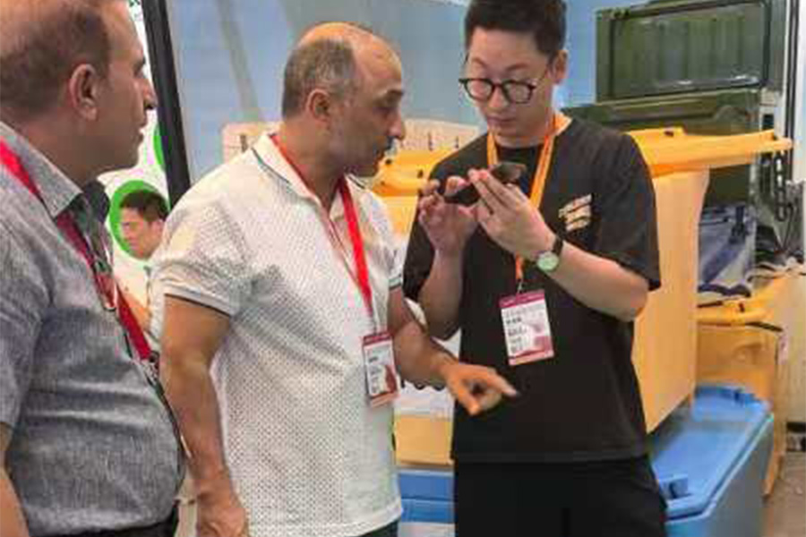 Group photo of Brazilian customers